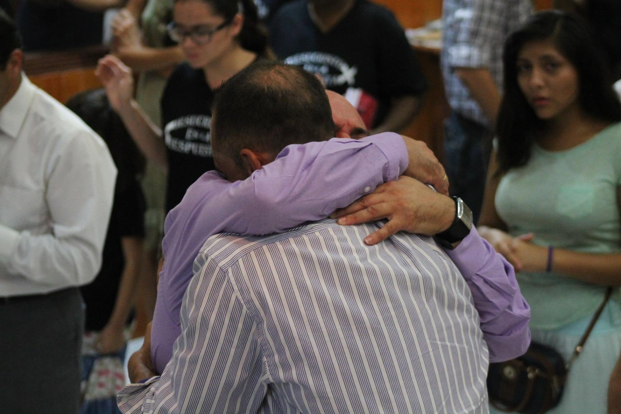 Nosotros abrazo antigua